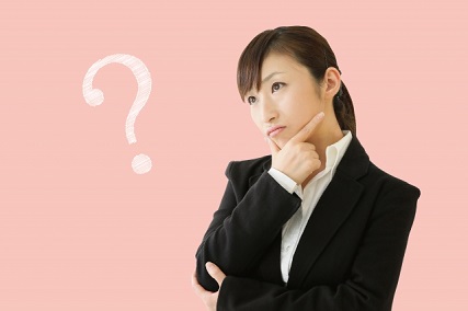 適正価格ってなんだろうと悩む女性